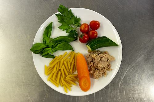 Penne con cruditè di verdure e tonno ingredienti